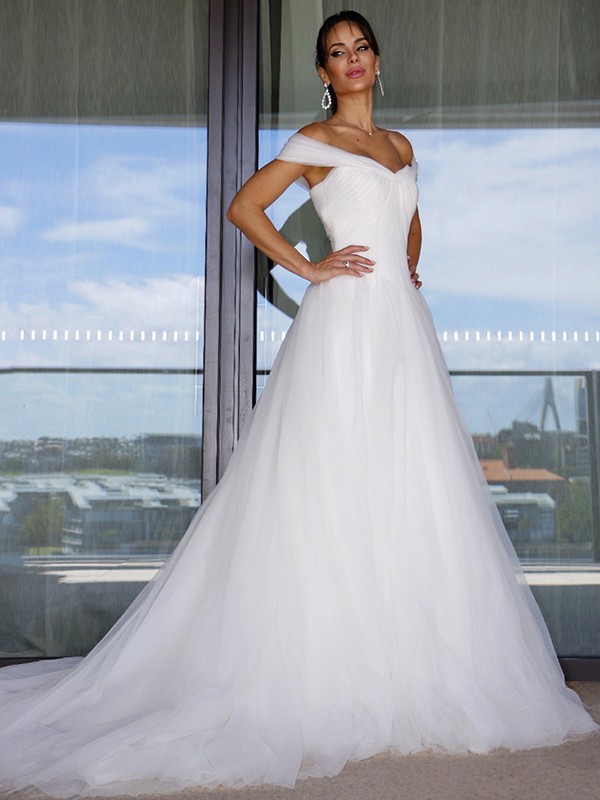 A-Line/Princess Sleeveless Tulle Off-the-Shoulder Ruched Sweep/Brush Train Wedding Dresses 907