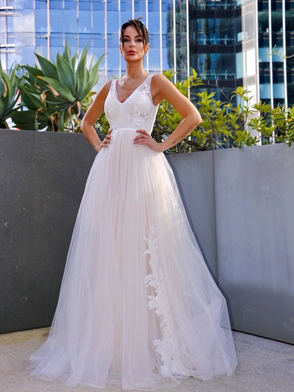 A-Line/Princess Tulle V-neck Applique Sleeveless Sweep/Brush Train Wedding Dresses 1111