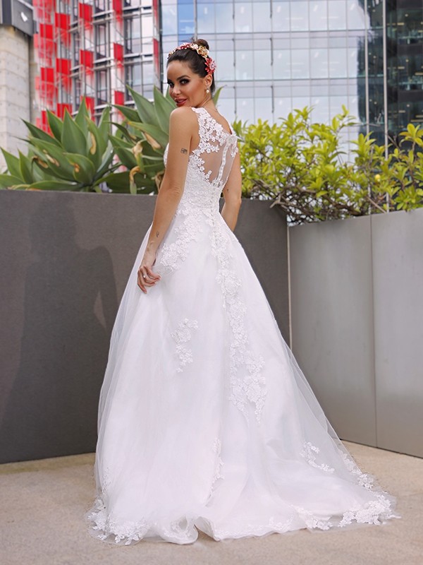 A-Line/Princess Sleeveless Tulle Lace Scoop Sweep/Brush Train Wedding Dresses 905