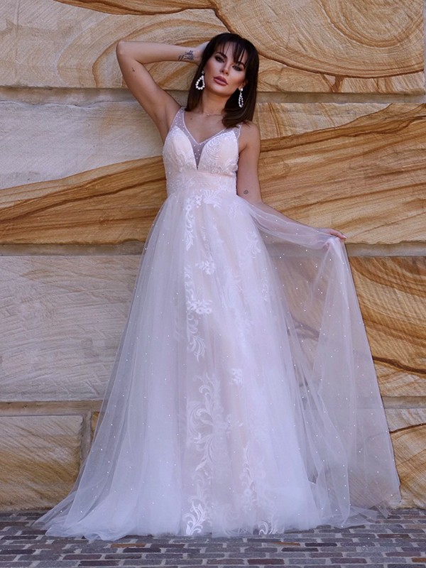 A-Line/Princess Lace Applique V-neck Sleeveless Sweep/Brush Train Wedding Dresses 709