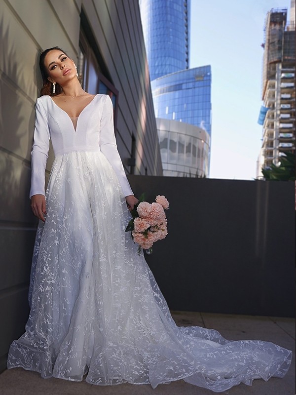 A-Line/Princess V-neck Long Sleeves Lace Applique Sweep/Brush Train Wedding Dresses 1135