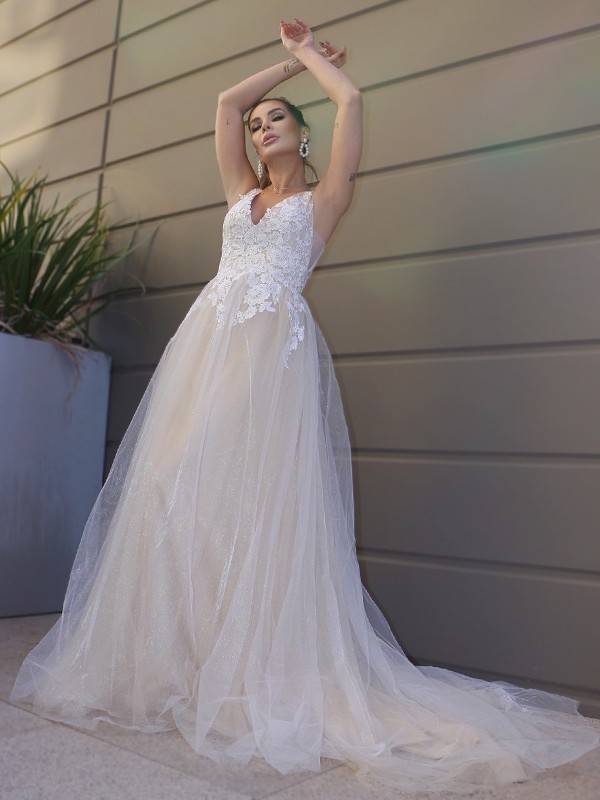 A-Line/Princess Tulle Applique V-neck Sleeveless Sweep/Brush Train Wedding Dresses 1026