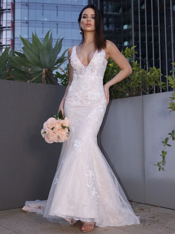 Trumpet/Mermaid Lace Applique V-neck Sleeveless Sweep/Brush Train Wedding Dresses 1577