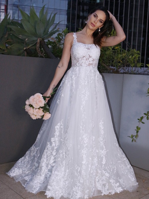 A-Line/Princess Lace Applique Square Sleeveless Sweep/Brush Train Wedding Dresses 701