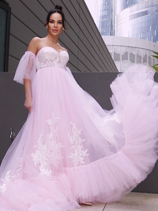 A-Line/Princess Tulle Applique Sweetheart Short Sleeves Court Train Wedding Dresses 1002