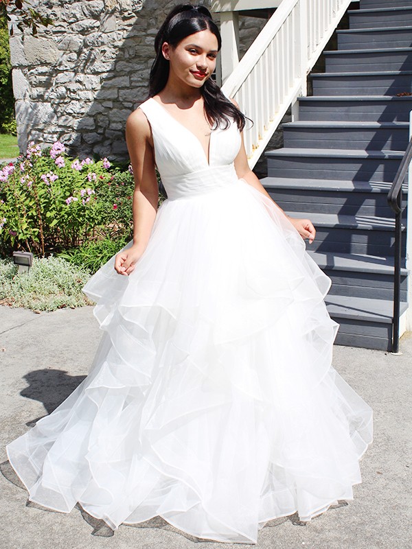 Ball Gown Organza Ruffles V-neck Sleeveless Floor-Length Wedding Dresses 1219