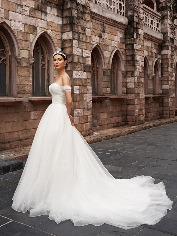 A-Line/Princess Off-the-Shoulder Tulle Sleeveless Ruched Court Train Wedding Dresses 767