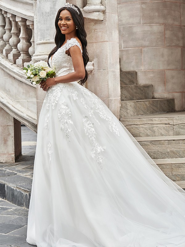 A-Line/Princess Tulle V-neck Applique Sleeveless Sweep/Brush Train Wedding Dresses 1112