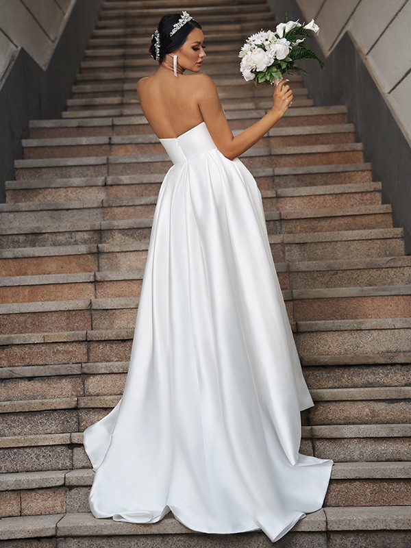 A-Line/Princess Satin Ruffles Sweetheart Sleeveless Chapel Train Wedding Dresses 850