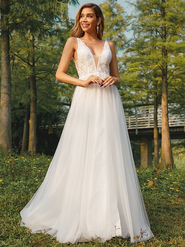 A-Line/Princess Tulle Applique V-neck Sleeveless Sweep/Brush Train Wedding Dresses 1031