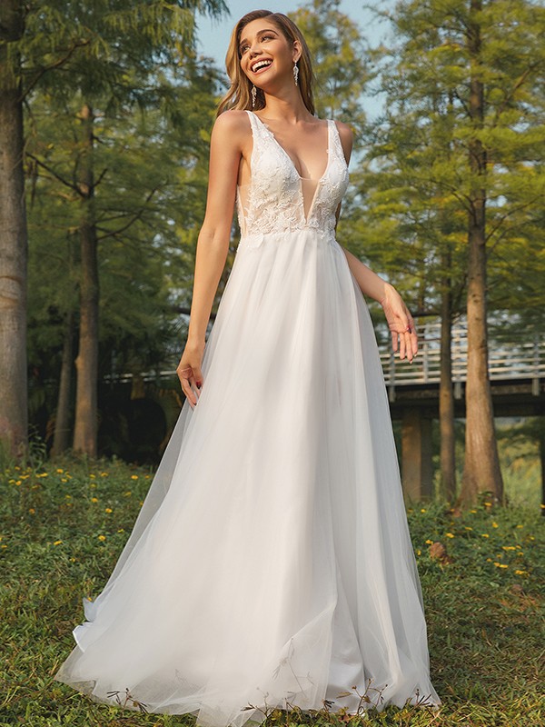 A-Line/Princess Tulle Applique V-neck Sleeveless Sweep/Brush Train Wedding Dresses 1031