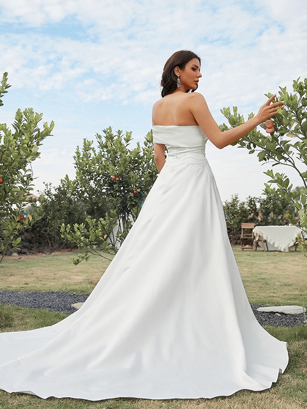 A-Line/Princess Satin Ruched Strapless Sleeveless Sweep/Brush Train Wedding Dresses 819