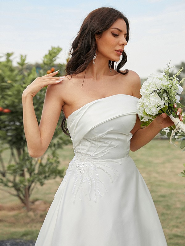 A-Line/Princess Satin Ruched Strapless Sleeveless Sweep/Brush Train Wedding Dresses 819