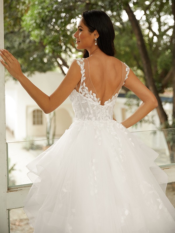 Ball Gown Tulle Applique V-neck Sleeveless Court Train Wedding Dresses 1300