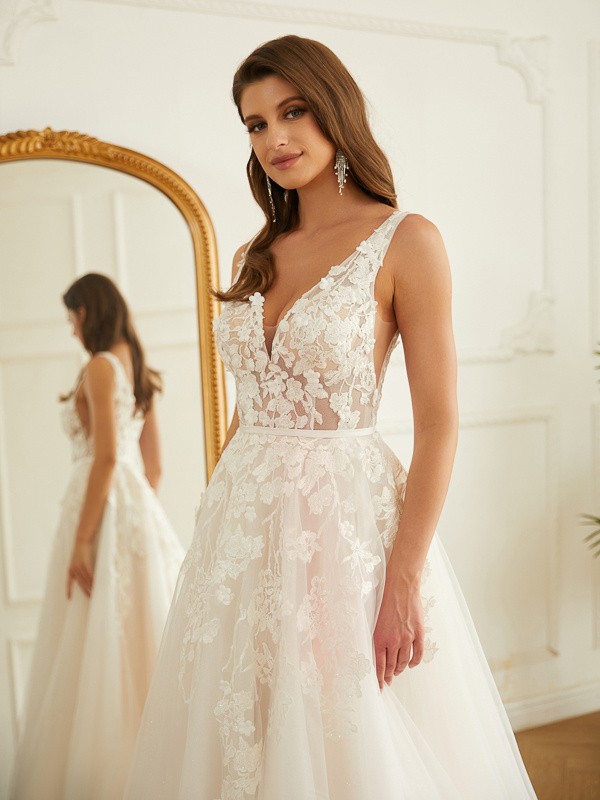 A-Line/Princess Tulle Applique V-neck Sleeveless Chapel Train Wedding Dresses 1015