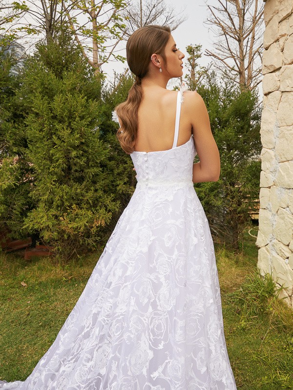 A-Line/Princess Lace Spaghetti Straps Sleeveless Chapel Train Wedding Dresses 744