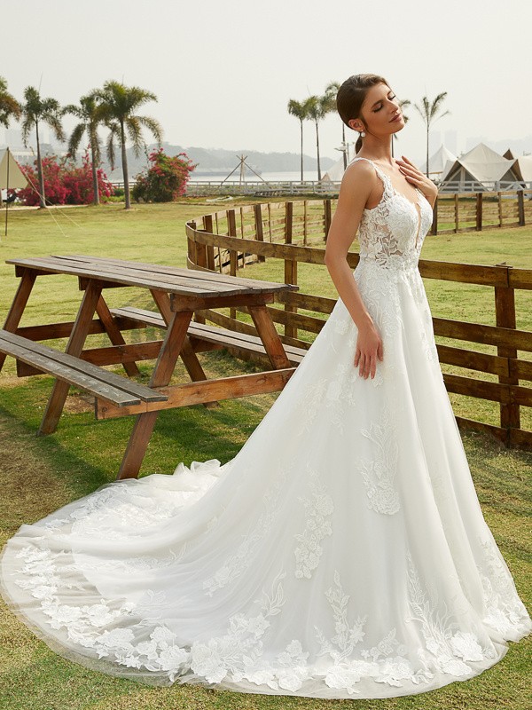 A-Line/Princess Tulle Lace Scoop Sleeveless Chapel Train Wedding Dresses 1058