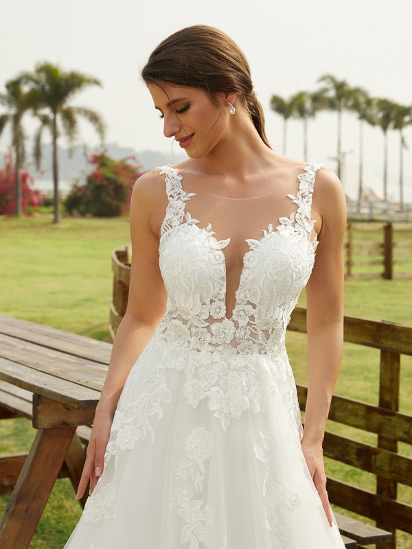 A-Line/Princess Tulle Lace Scoop Sleeveless Chapel Train Wedding Dresses 1058