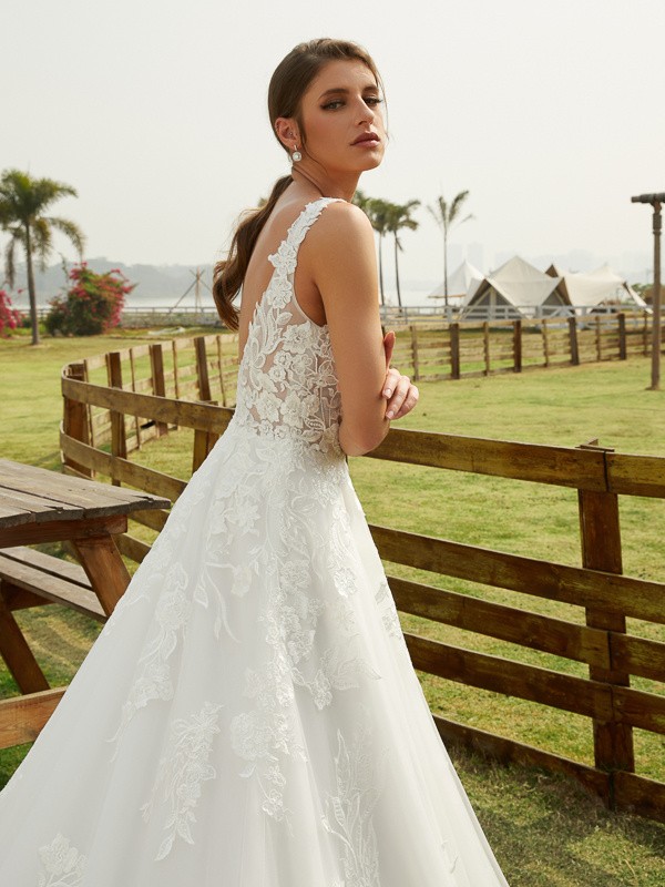 A-Line/Princess Tulle Lace Scoop Sleeveless Chapel Train Wedding Dresses 1058