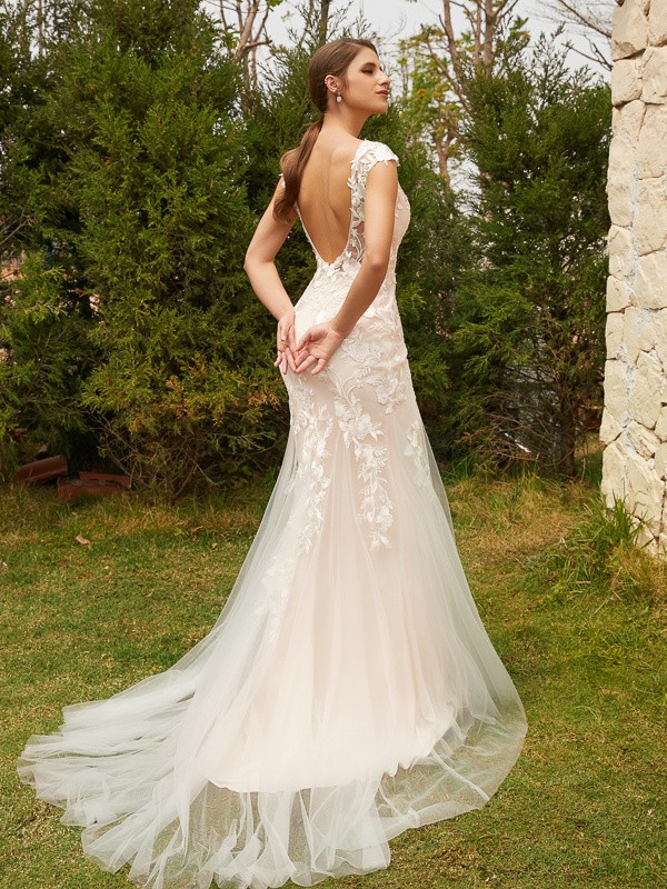 Sheath/Column Tulle Lace Scoop Sleeveless Court Train Wedding Dresses 1531