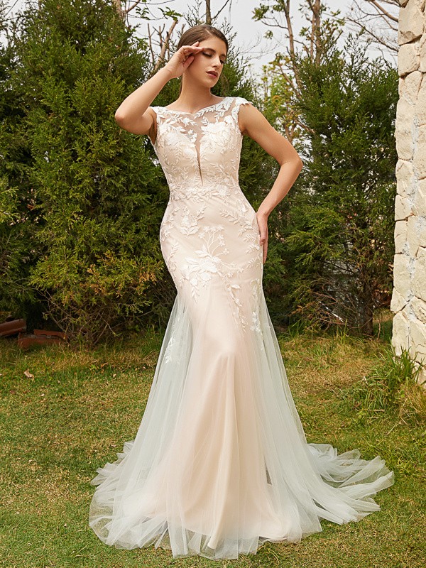 Sheath/Column Tulle Lace Scoop Sleeveless Court Train Wedding Dresses 1531