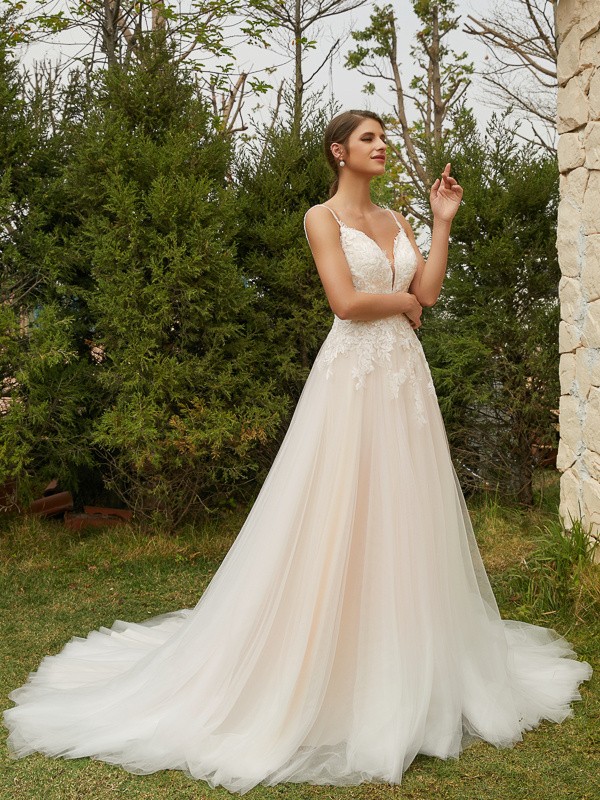 A-Line/Princess Tulle Applique V-neck Sleeveless Court Train Wedding Dresses 1021