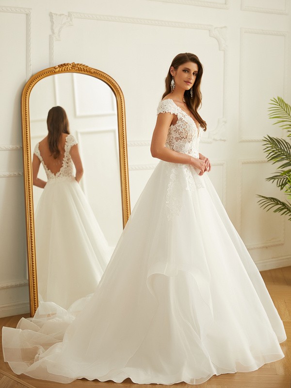 A-Line/Princess Organza Lace V-neck Short Sleeves Court Train Wedding Dresses 772