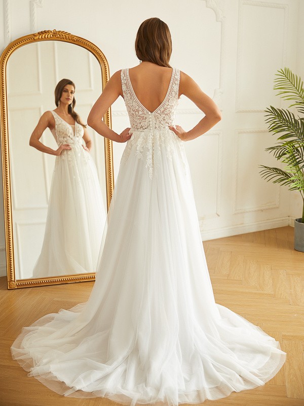 A-Line/Princess Tulle Applique V-neck Sleeveless Sweep/Brush Train Wedding Dresses 1032