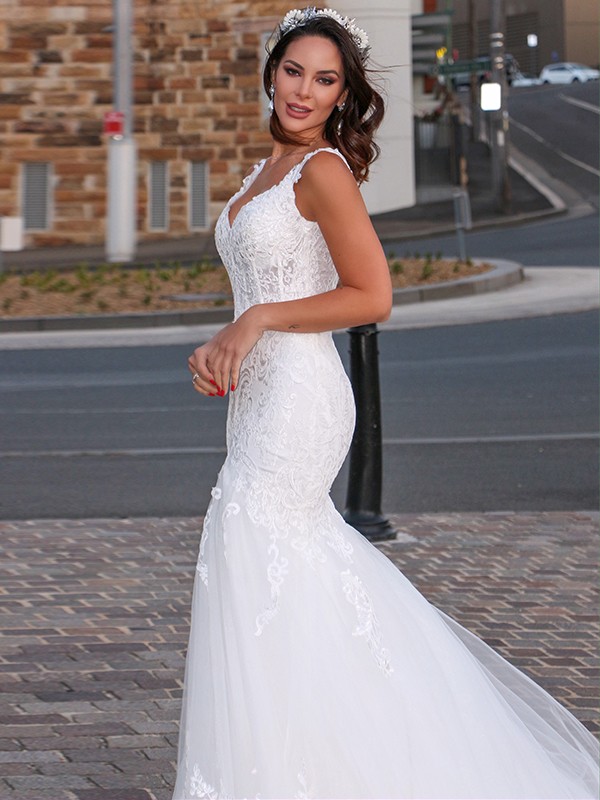 Trumpet/Mermaid Tulle V-neck Sleeveless Applique Sweep/Brush Train Wedding Dresses 1741