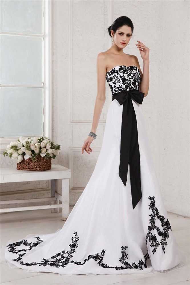 A-Line/Princess Sweetheart Sleeveless Embroidery Sash Long Net Satin Wedding Dresses 966