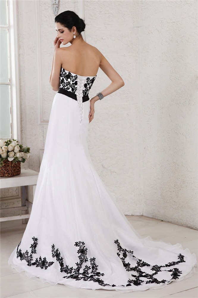 A-Line/Princess Sweetheart Sleeveless Embroidery Sash Long Net Satin Wedding Dresses 966