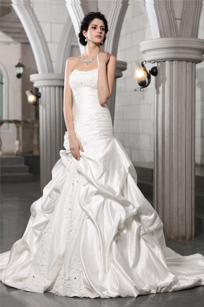 A-Line/Princess Sleeveless Strapless Beading Applique Hand-Made Flower Long Satin Wedding Dresses 1809