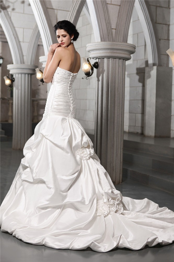 A-Line/Princess Sleeveless Strapless Beading Applique Hand-Made Flower Long Satin Wedding Dresses 1809