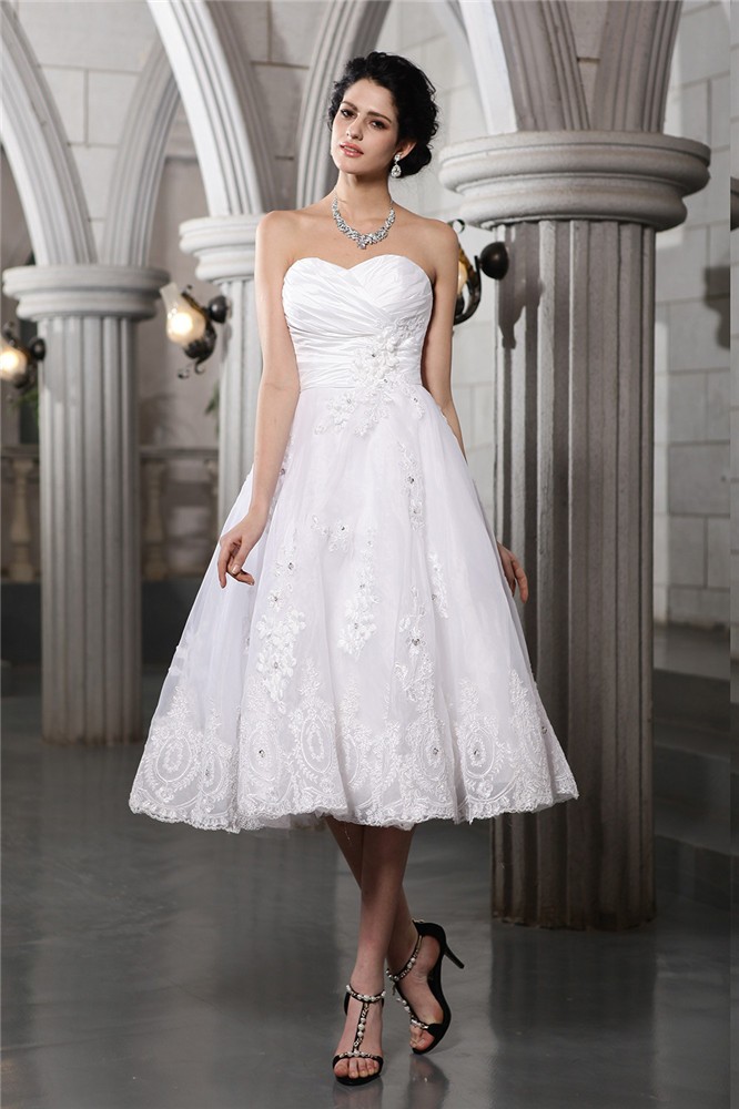 A-Line/Princess Sweetheart Sleeveless Beading Applique Short Taffeta Wedding Dresses 1853