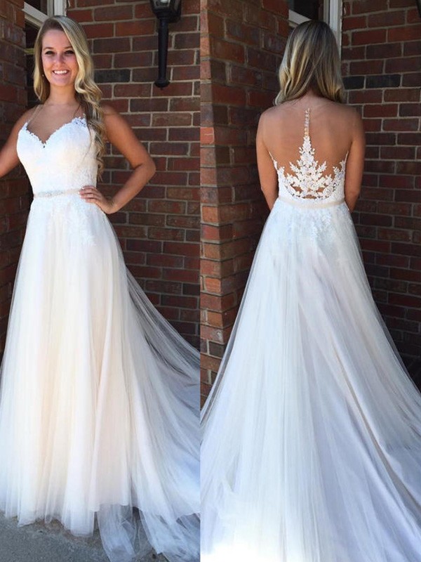 A-Line/Princess Scoop Sleeveless Applique Court Train Tulle Wedding Dresses 877