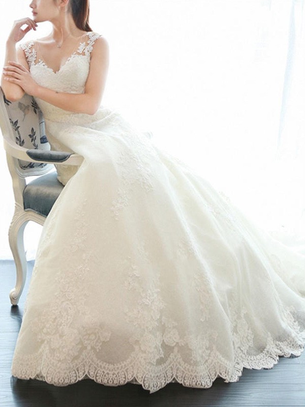 A-Line/Princess Sleeveless V-neck Court Train Applique Lace Wedding Dresses 912