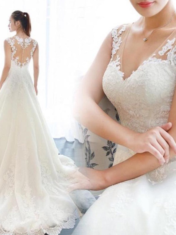 A-Line/Princess Sleeveless V-neck Court Train Applique Lace Wedding Dresses 912