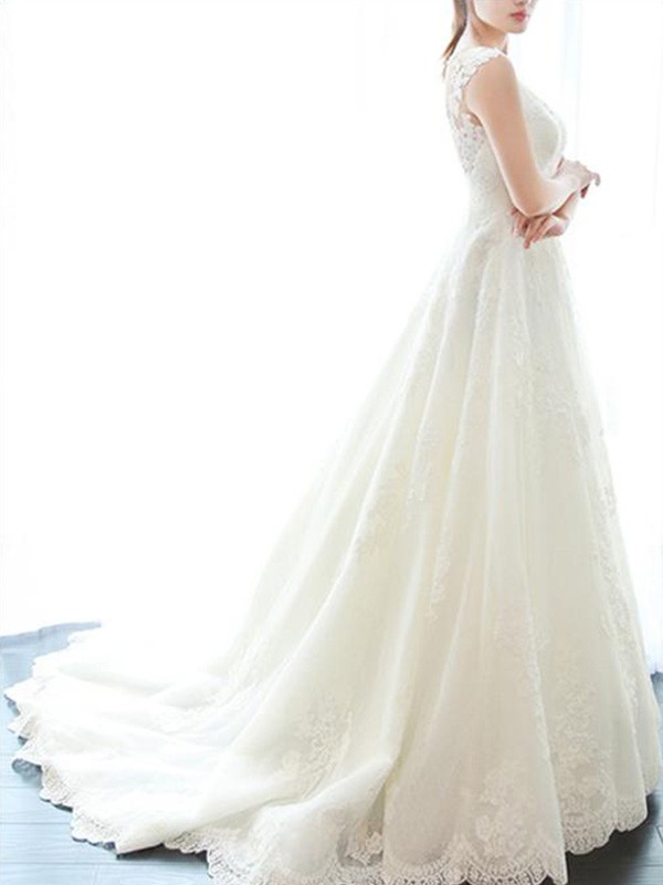 A-Line/Princess Sleeveless V-neck Court Train Applique Lace Wedding Dresses 912