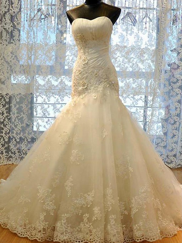 Trumpet/Mermaid Sweetheart Tulle Applique Sleeveless Court Train Wedding Dresses 1699