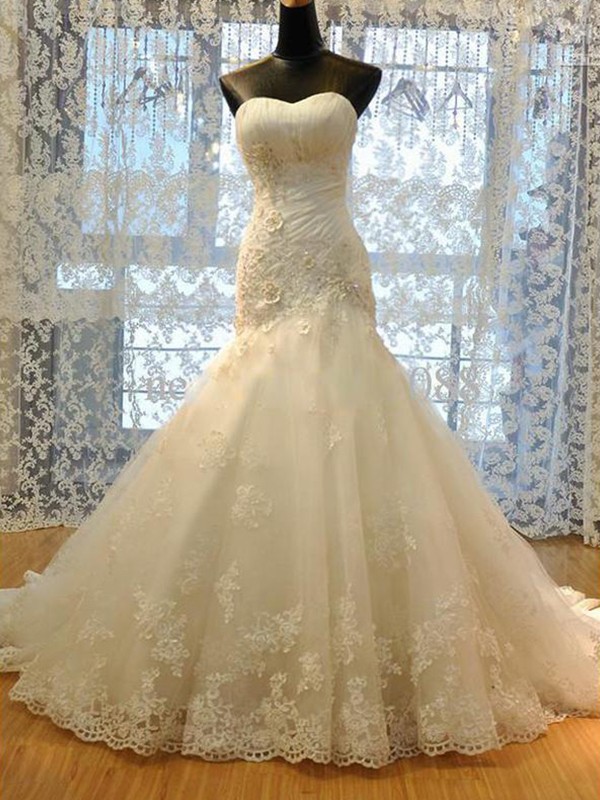 Trumpet/Mermaid Sweetheart Tulle Applique Sleeveless Court Train Wedding Dresses 1699