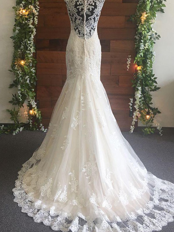 Trumpet/Mermaid Tulle Lace V-neck Sleeveless Sweep/Brush Train Wedding Dresses 1732