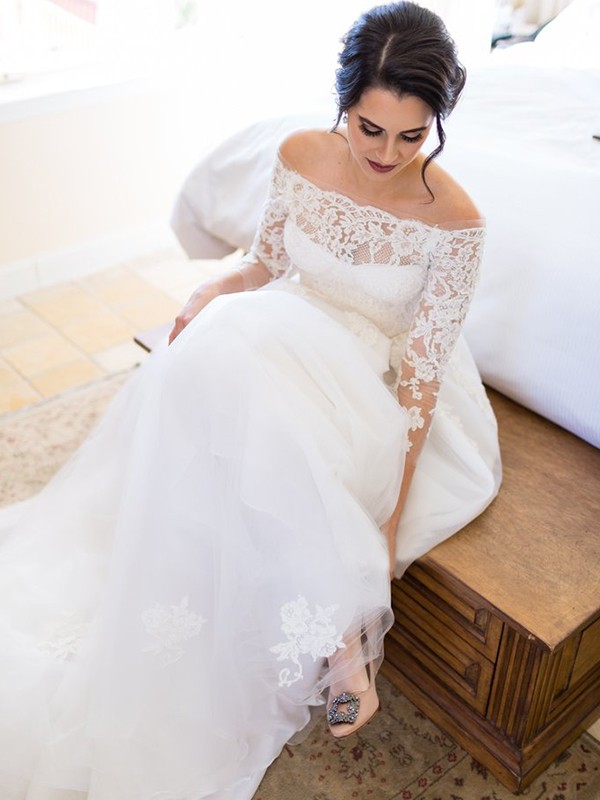 A-Line/Princess Tulle Lace Off-the-Shoulder Long Sleeves Sweep/Brush Train Wedding Dresses 1049