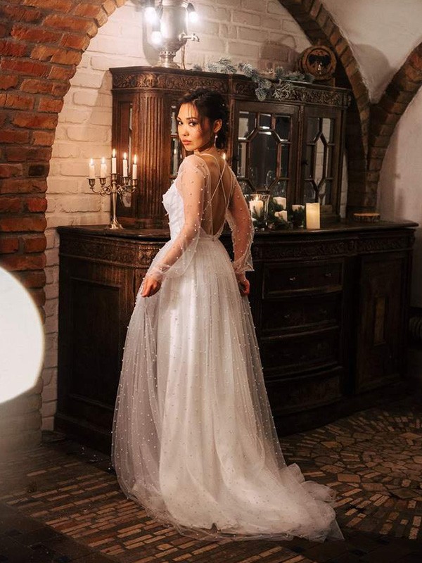 A-Line/Princess Tulle Beading Scoop Long Sleeves Sweep/Brush Train Wedding Dresses 1044