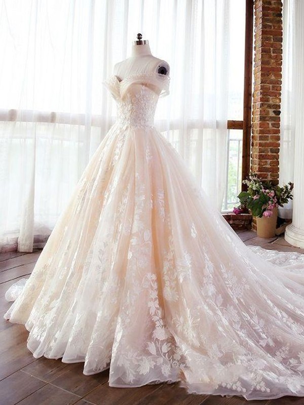 Ball Gown Lace Applique Sweetheart Sleeveless Court Train Wedding Dresses 1187