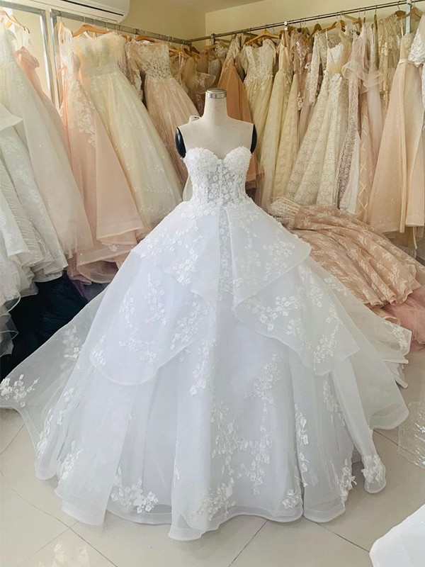 Ball Gown Sweetheart Organza Applique Sleeveless Court Train Wedding Dresses 1280