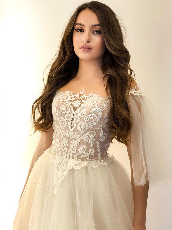 A-Line/Princess Lace Applique Off-the-Shoulder 1/2 Sleeves Floor-Length Wedding Dresses 689