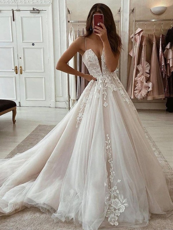 A-Line/Princess Lace Applique V-neck Sleeveless Sweep/Brush Train Wedding Dresses 717