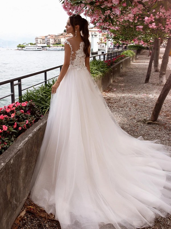 A-Line/Princess Tulle Applique Bateau Sleeveless Court Train Wedding Dresses 972