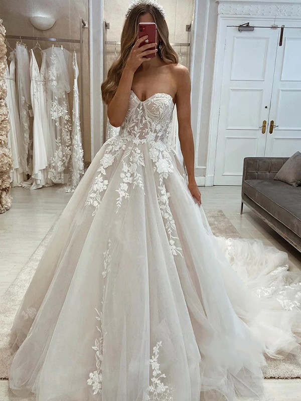 A-Line/Princess Tulle Applique Sweetheart Sleeveless Chapel Train Wedding Dresses 1005