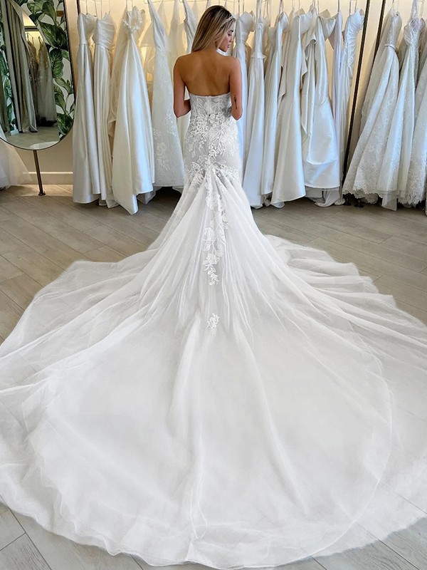 Trumpet/Mermaid Tulle Applique Strapless Sleeveless Cathedral Train Wedding Dresses 1717